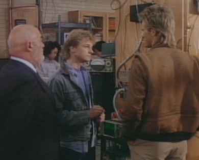 Angus MacGyver Trucs et Astuces - 3x09 Tel P�re, Tel Fils - David Ryman, son p�re le Professeur Ryman et MacGyver